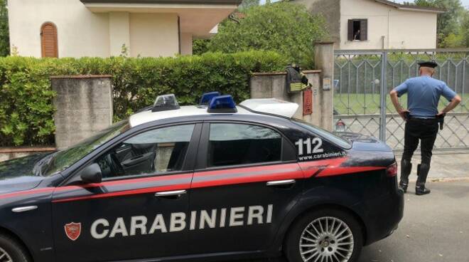 Carabinieri in via Gorizia a Massa