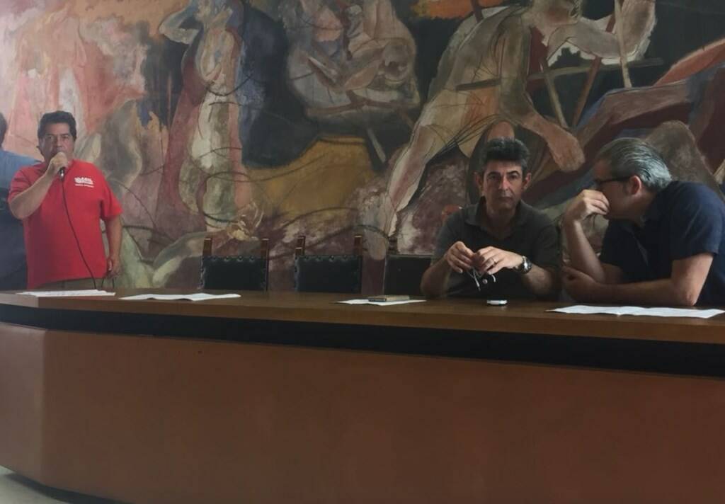 Il sindacalista della Cgil Venturini, il sindaco De Pasquale e il capogruppo M5s Del Nero
