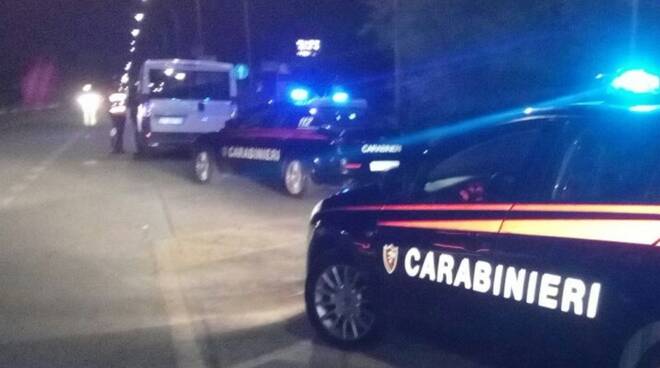 Controlli notturni dei carabinieri sul litorale di Marina di Massa