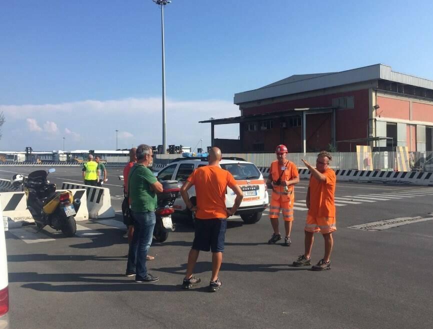 Tragedia al porto di Marina di Carrara: muore un operaio