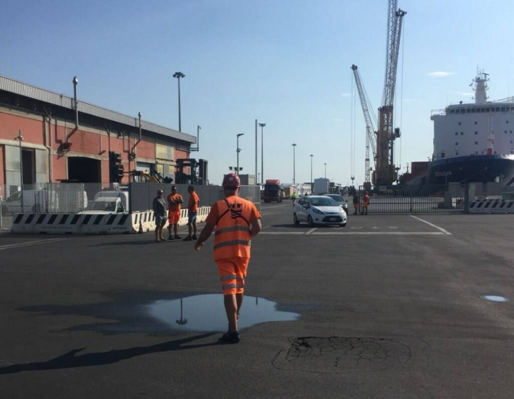 Tragedia al porto di Marina di Carrara: muore un operaio