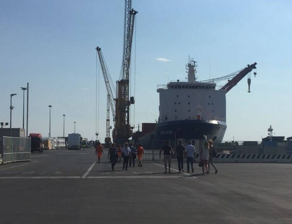 Tragedia al porto di Marina di Carrara: muore un operaio