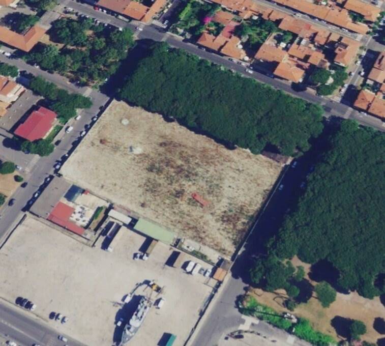 Il Campo dei Pini di Marina di Carrara visto dal satellite