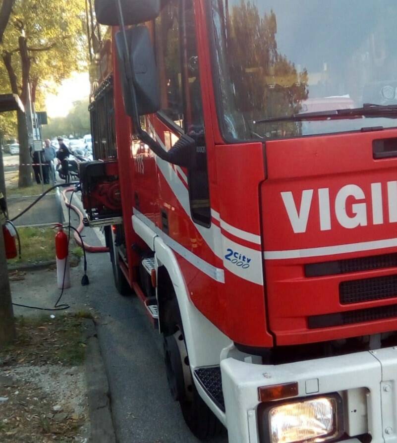 Incendio all'ex-liceo scientifico di Carrara