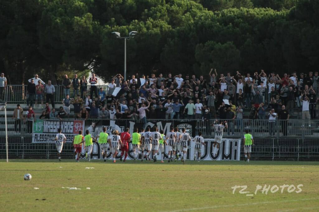 Massese-Prato (4-1), esultanza a fine gara