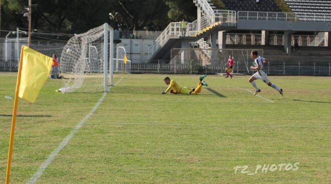 Massese-Prato (4-1), il primo gol di Lamioni