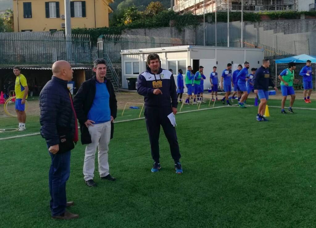 Stadio dei Marmi, lavori in corso. La visita del sindaco e il saluto alla Carrarese