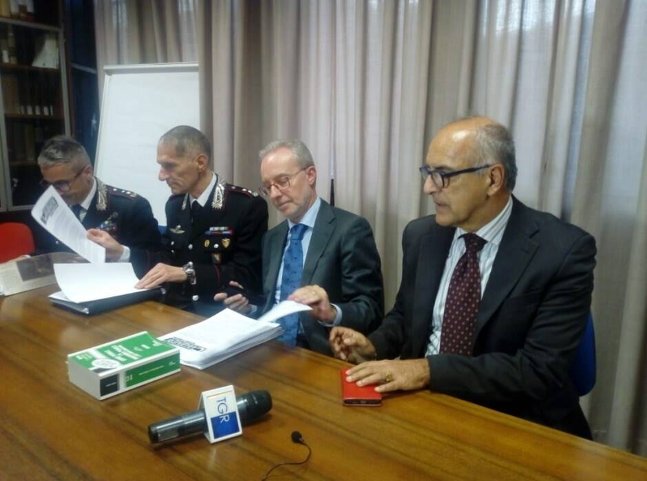 Da sinistra il capitano Rosati, il colonnello Marchi, il pm Manotti e il procuratore capo Cozzi