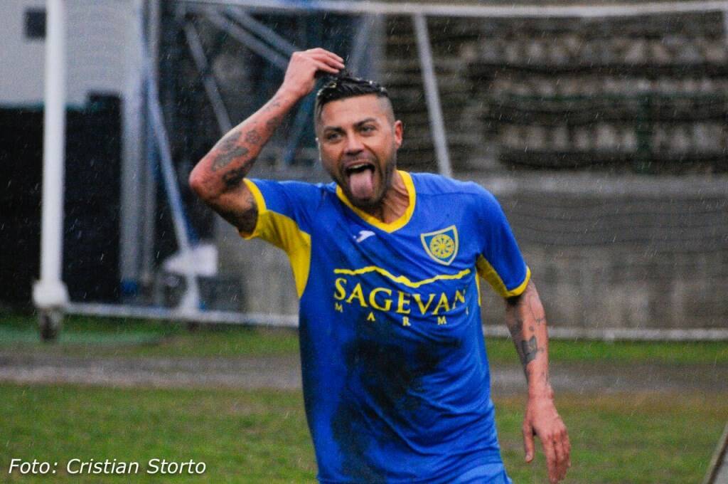 Carrarese-Lucchese 3-1 (23/01/2019) - Ciccio Tavano esulta