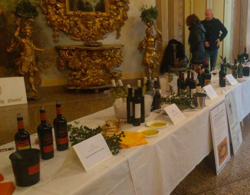 L'esposizione dei vini a Villa Dosi a Pontremoli