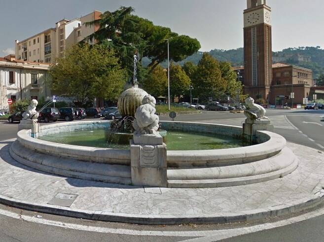 La fontana di Piazza Liberazione a Massa