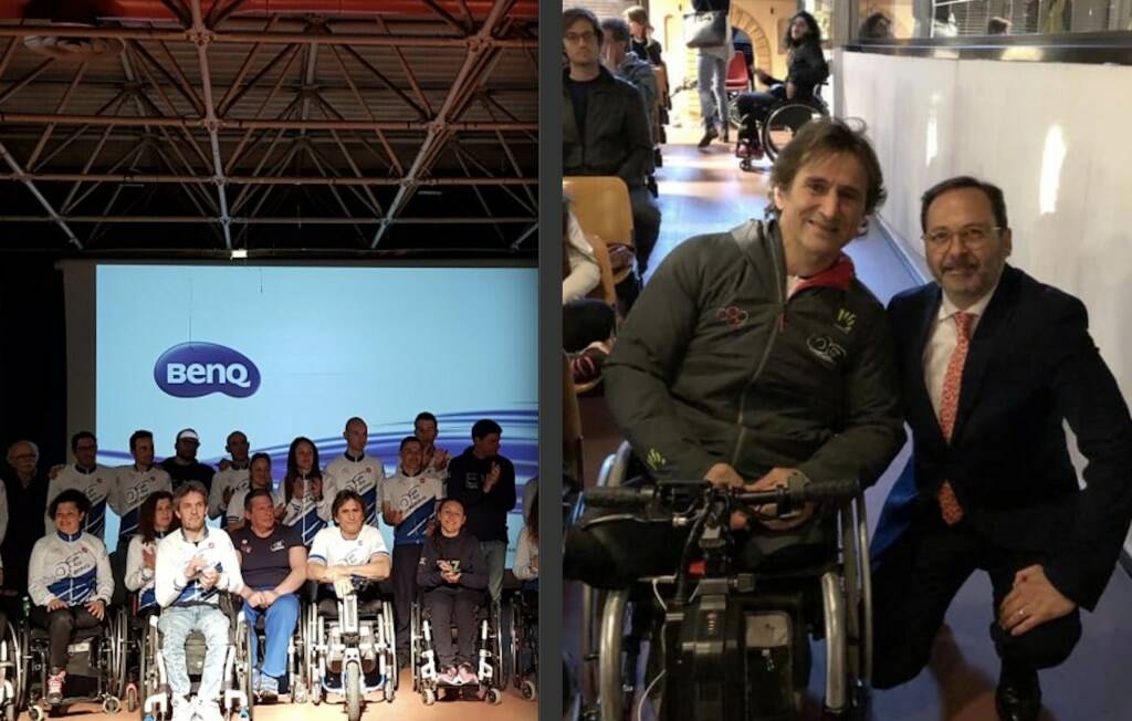 Alcuni degli atleti e Alex Zanardi col sindaco di Massa Francesco Persiani