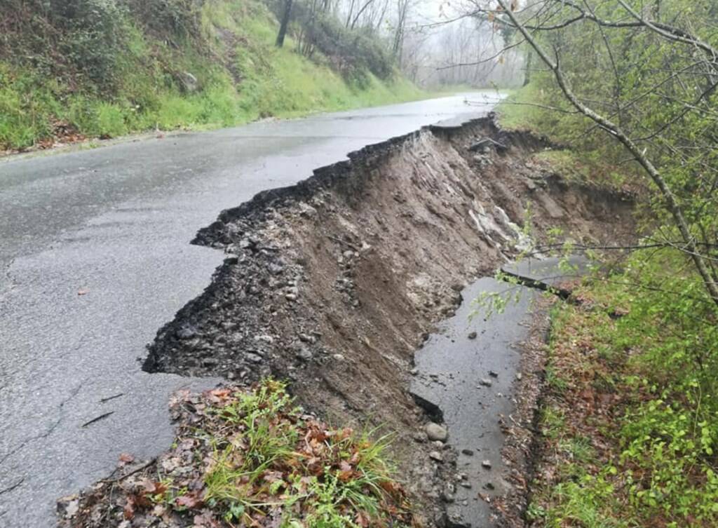 Frane e allagamenti, il maltempo flagella la Lunigiana