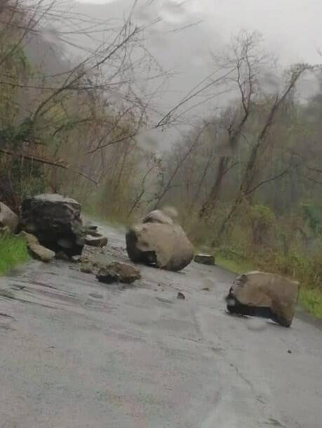 Frane e allagamenti, il maltempo flagella la Lunigiana