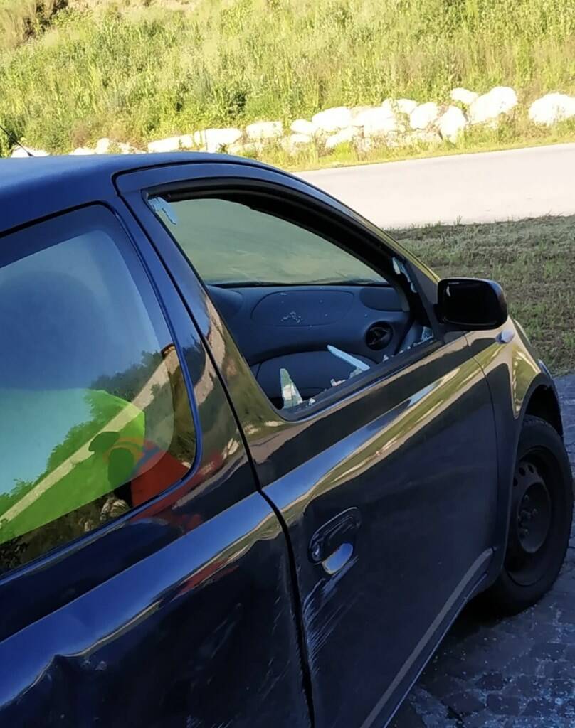 Auto devastate alla stazione di Aulla: altro raid vandalico