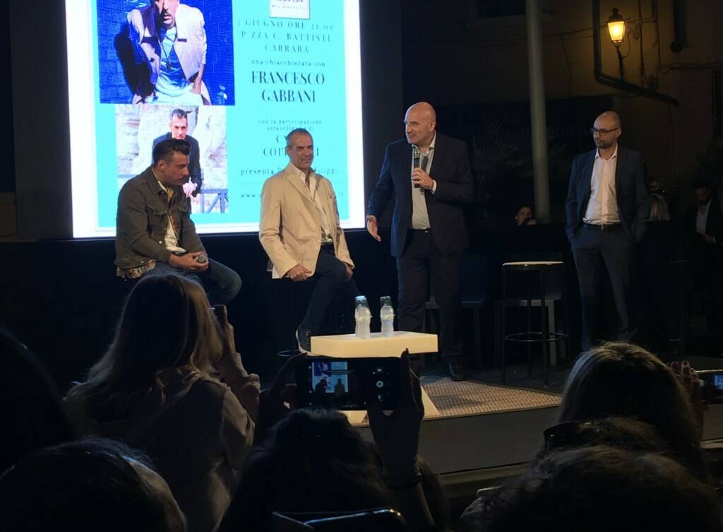 Bagno di folla a Carrara per Francesco Gabbani (feat. Carlo Cottarelli)