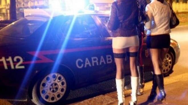 Carabinieri fermano due prostitute
