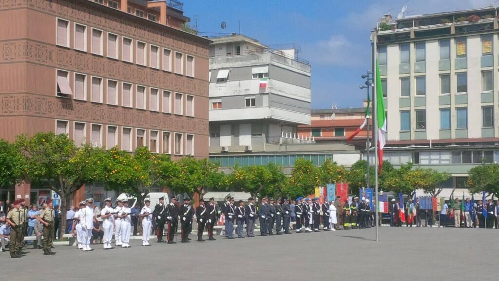La cerimonia per la Festa della Repubblica in piazza Aranci a Massa
