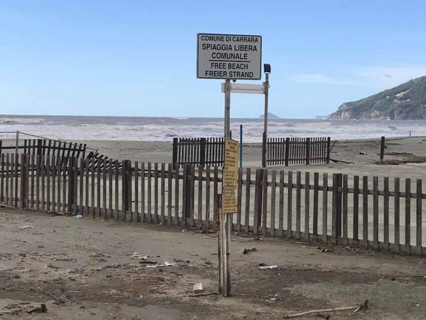 La spiaggia di Marina di Carrara