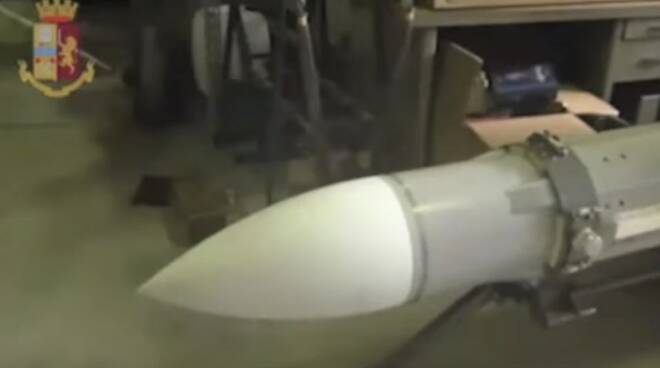 Il missile aria-aria sequestrato dalla Digos della polizia di Stato