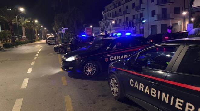 Carabinieri a Marina di Massa