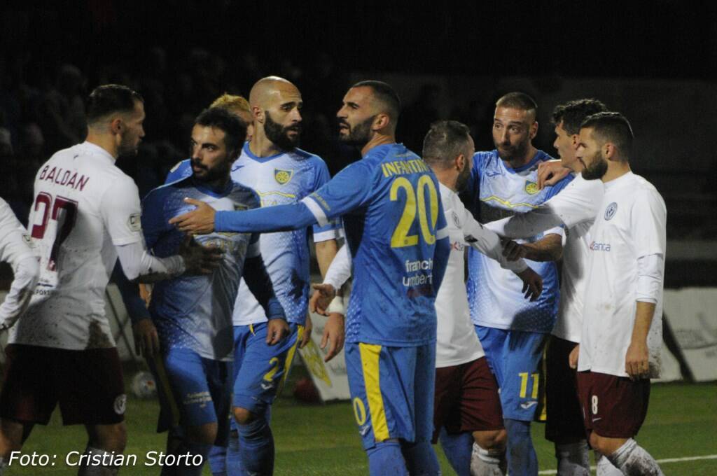 Carrarese-Arezzo (2-2)