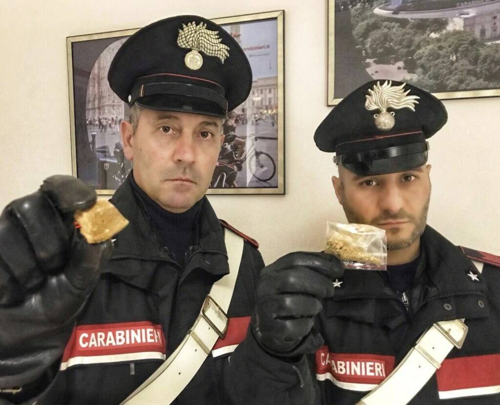 I carabinieri con l'eroina sequestrata