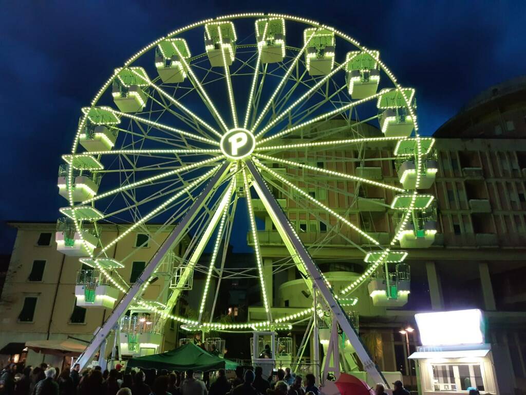 Inaugurazione ruota panoramica in Piazza Garibaldi 