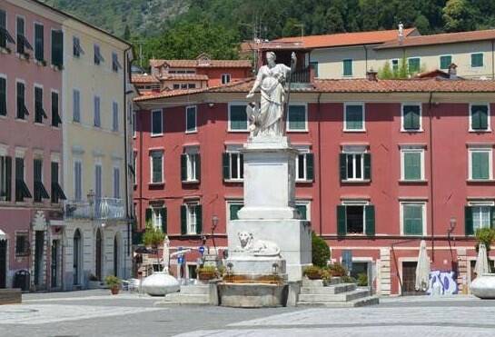 La Beatrice in piazza Alberica a Carrara