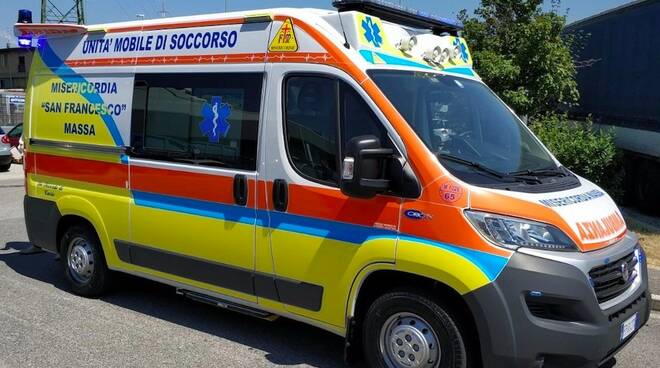 La nuova ambulanza della Misericordia di Massa