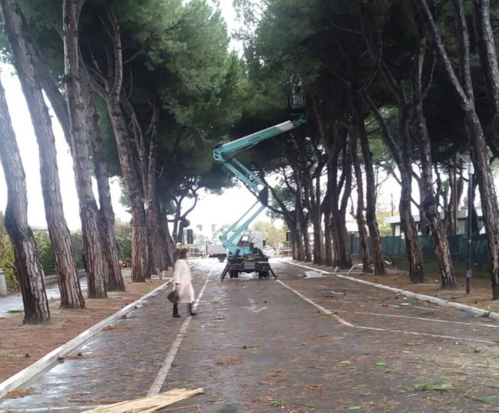 Tromba d'aria e danni del maltempo a Marina di Carrara