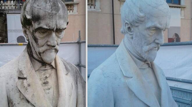 Il monumento a Mazzini in piazza Accademia a Carrara