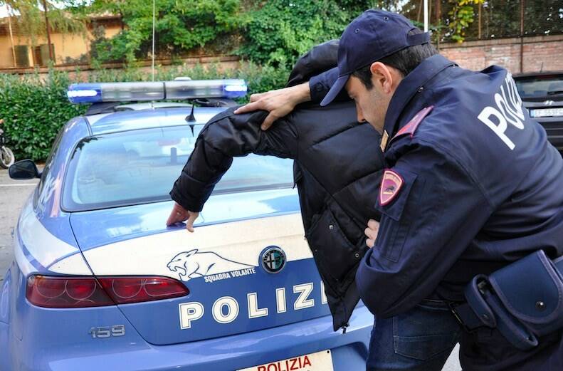 Un arresto della Polizia di Stato