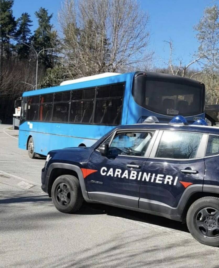 Il bus "della droga" fermato dai carabinieri