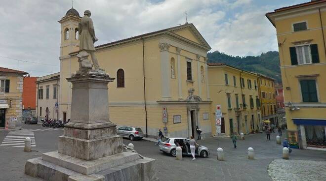 Piazza Accademia e via Loris Giorgi a Carrara