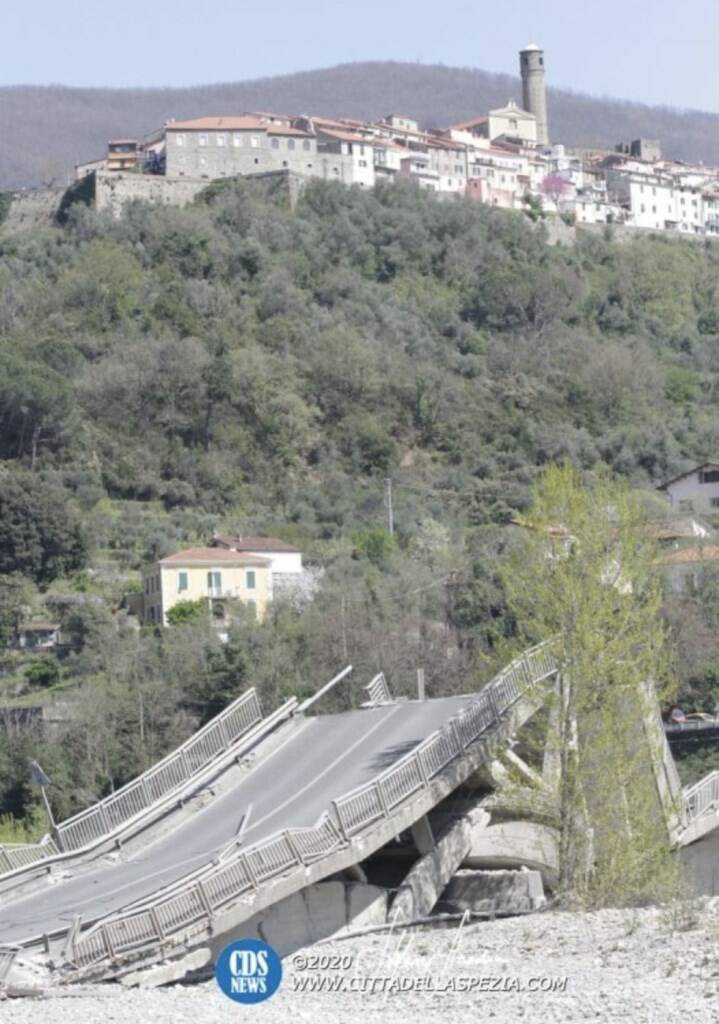 Crollato il ponte sul Magra, disastro ad Albiano