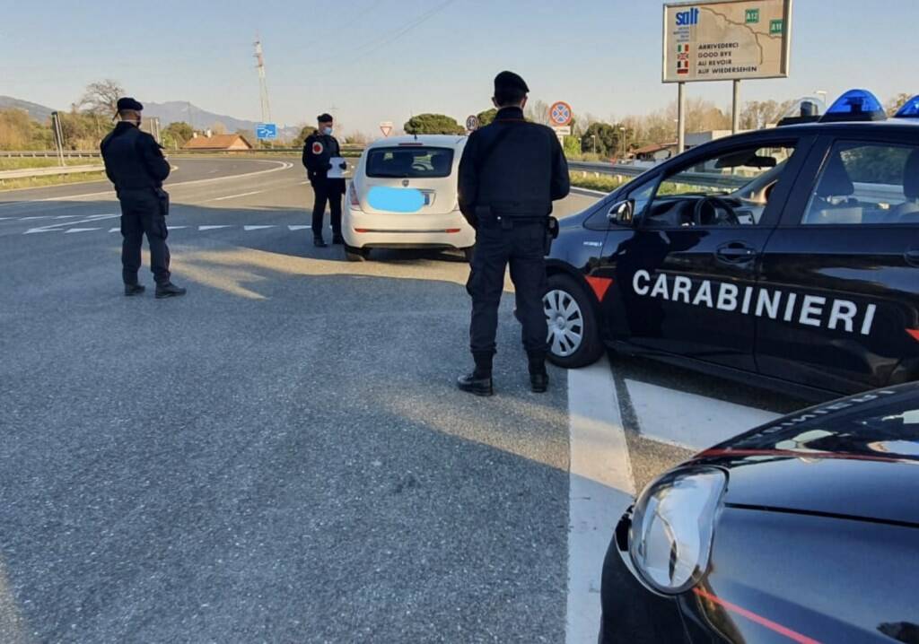 I carabinieri al casello autostradale