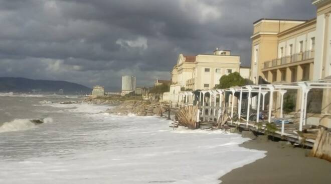 Mareggiata a Marina di Massa