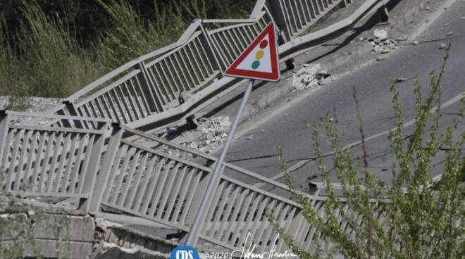 Crollato il ponte sul Magra, disastro ad Albiano