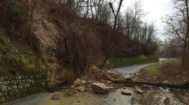 La frana sulla strada provinciale di Succisa (Pontremoli)