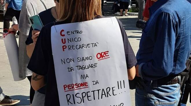 Lavoratori del Cup protestano in piazza Aranci