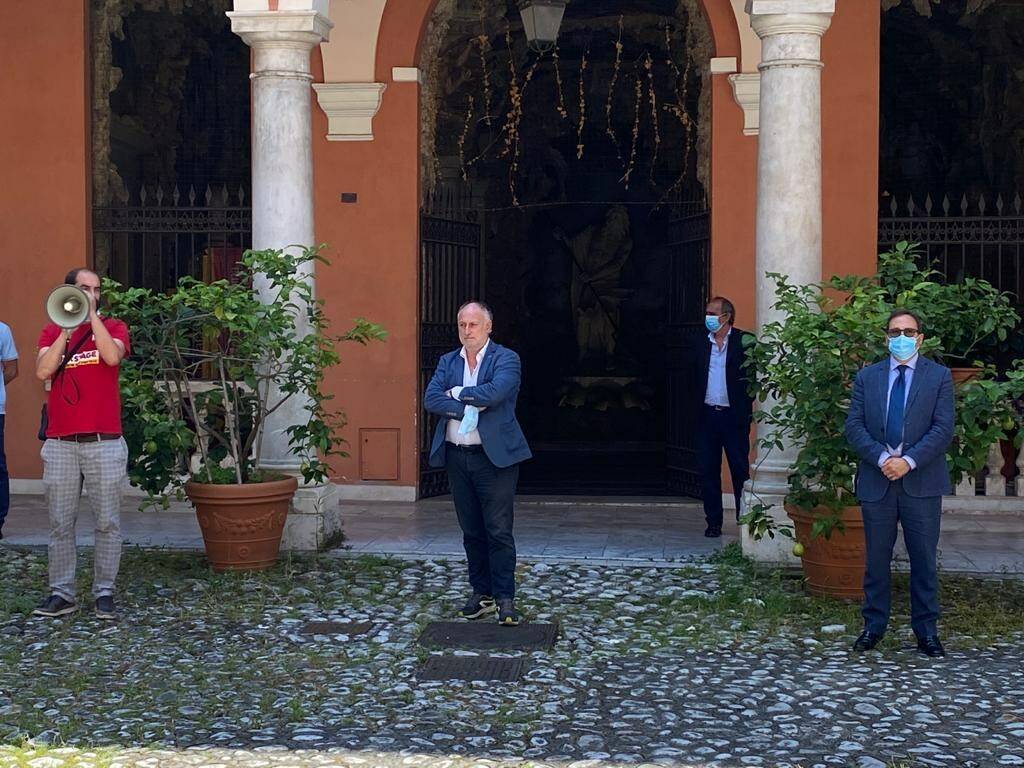 Lavoratori del Cup protestano in piazza Aranci