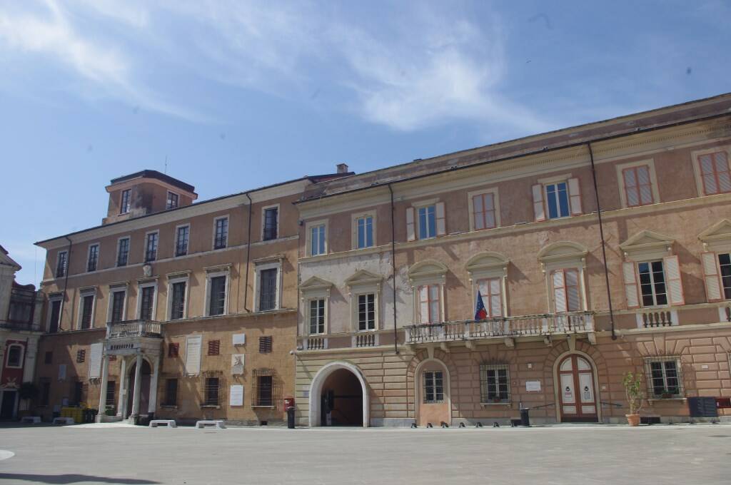Biblioteca civica Giampaoli, piazza Mercurio - Massa