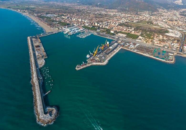 Il porto di Marina di Carrara