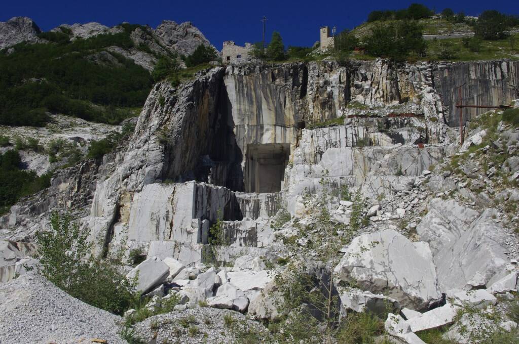 In difesa delle Apuane, cava attiva Minucciano