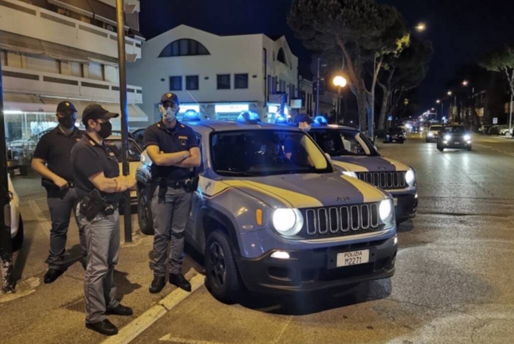 Polizia di notte a Marina di Carrara