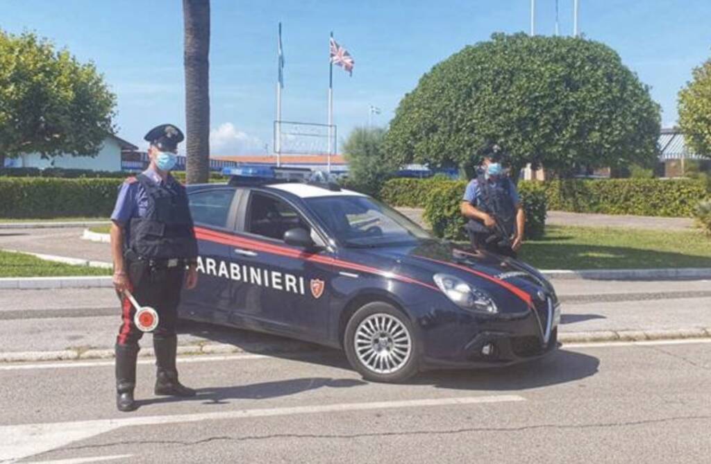 Carabinieri a Marina di Carrara