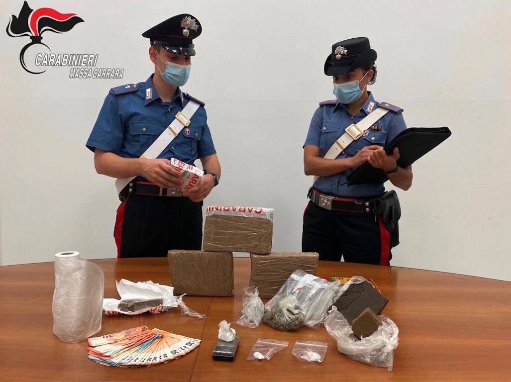 L'ingente quantitativo di droga sequestrato dai carabinieri