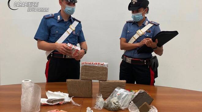 L'ingente quantitativo di droga sequestrato dai carabinieri