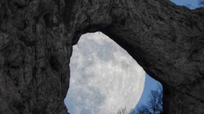 Luna monte forato apuane